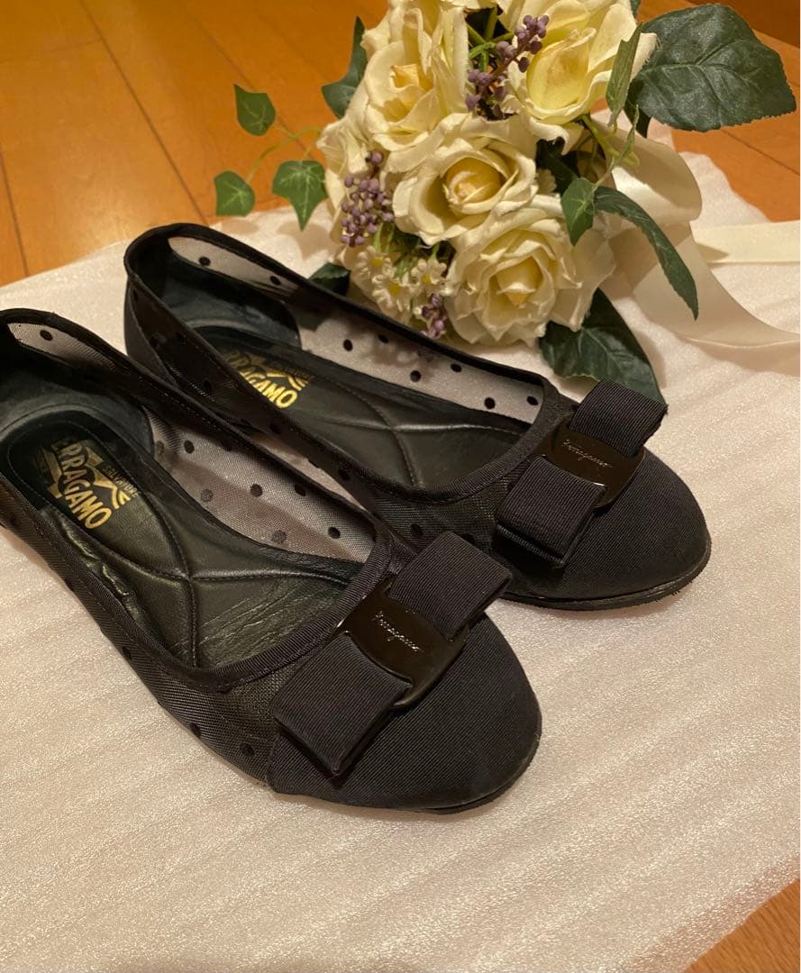 フェラガモ　ヴァラリボン　ドット　フラットシューズ　23~23.5