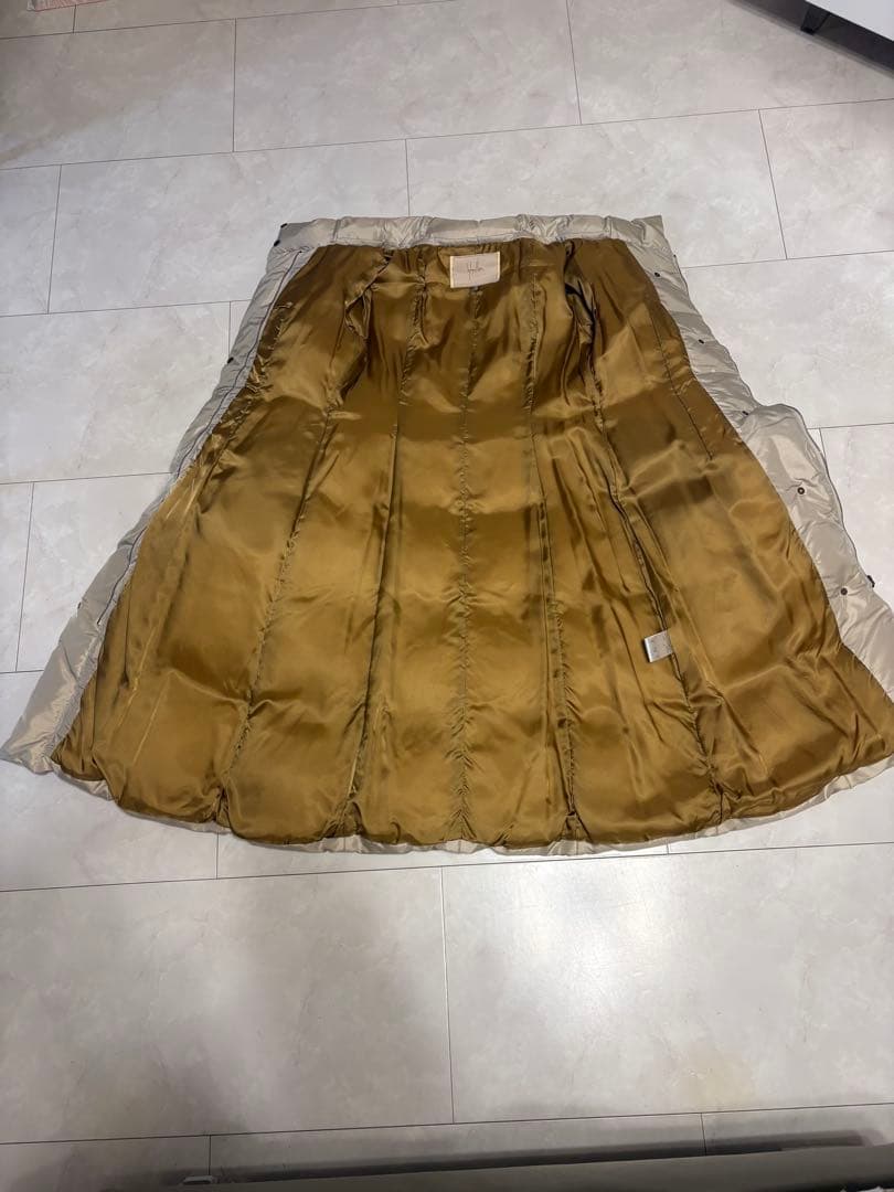 シビラ　刺繍柄付きダウンコート　美品