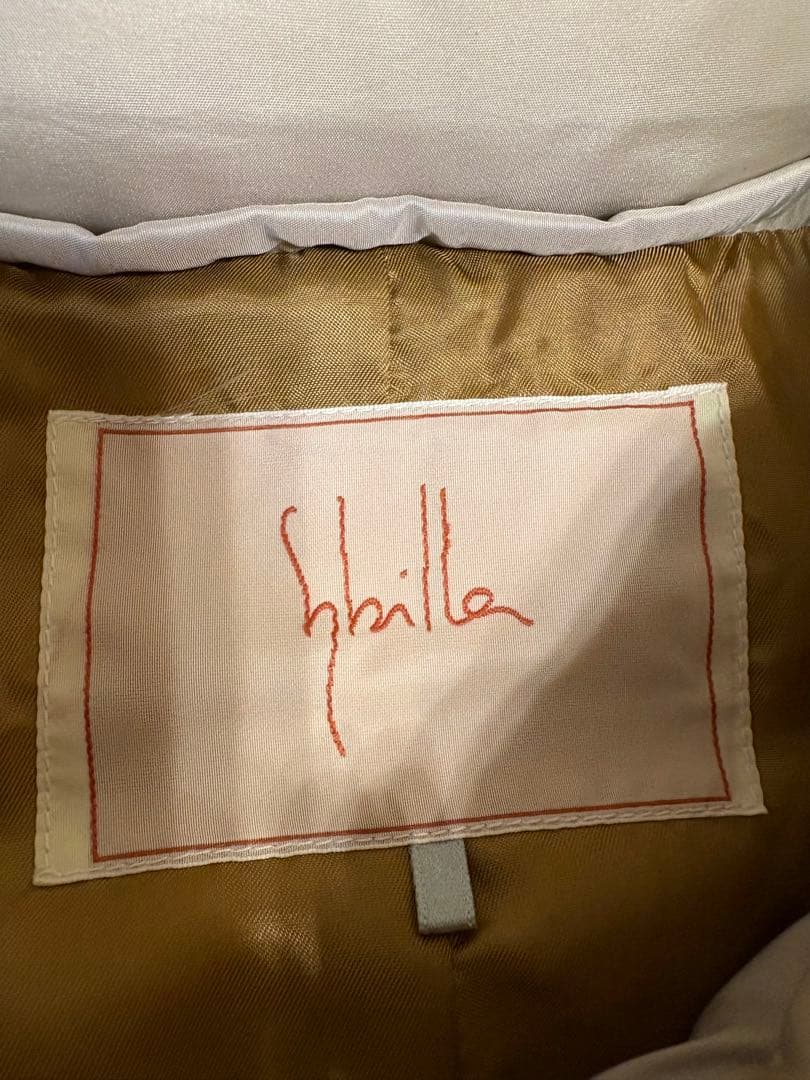 シビラ　刺繍柄付きダウンコート　美品