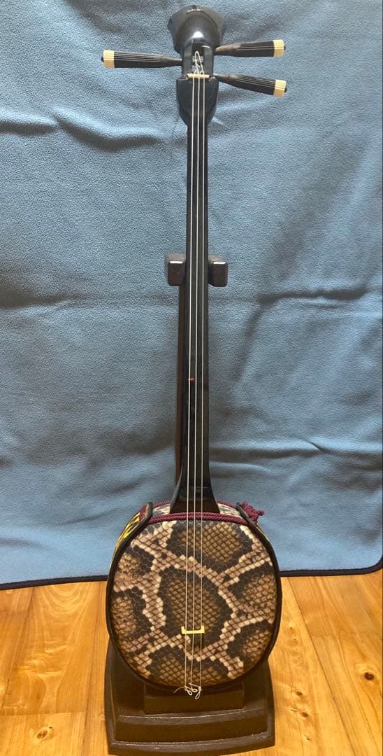 沖縄 三線(サンシン) 三味線　人工皮 スタンド付き