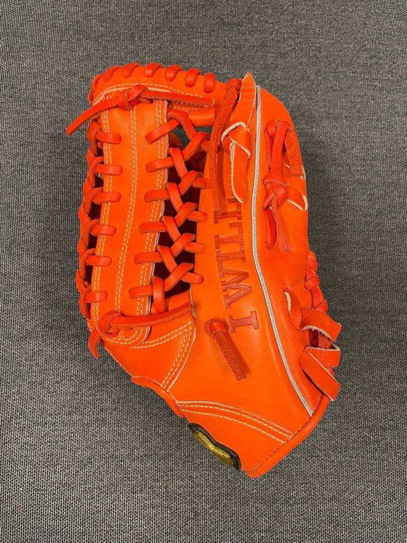 希少！　アンダーアーマー　野球 軟式グローブ 一般用　大人　右投げ　グラブ