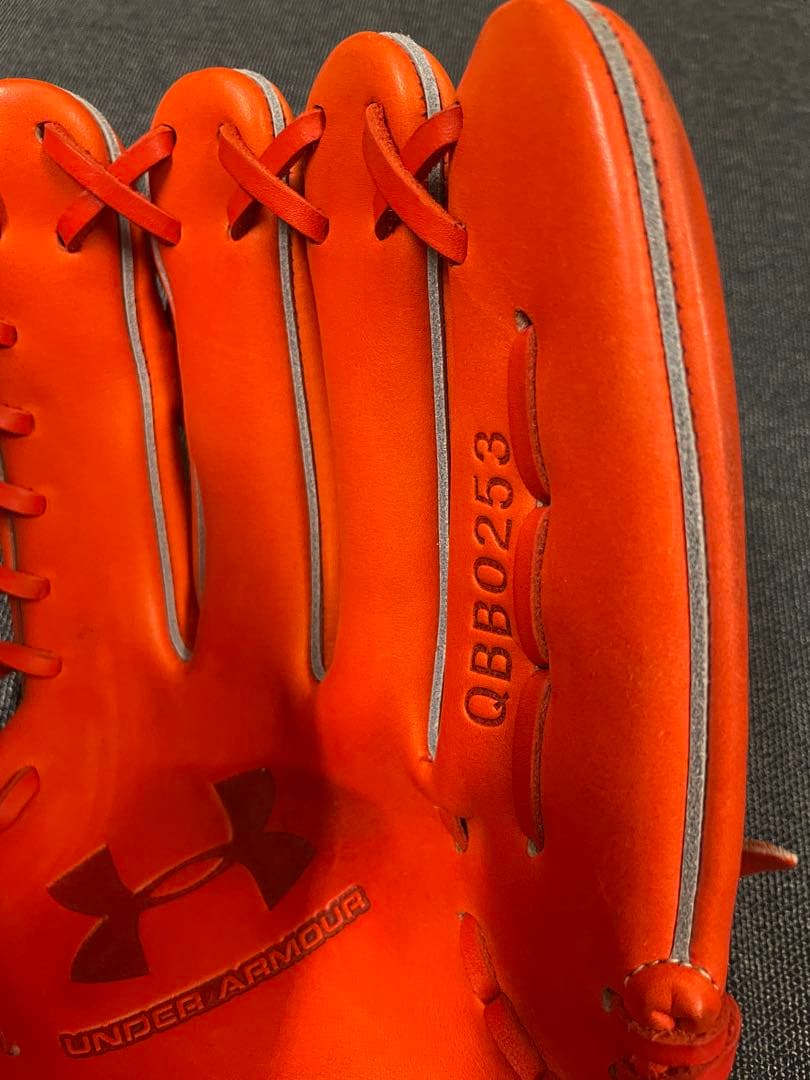 希少！　アンダーアーマー　野球 軟式グローブ 一般用　大人　右投げ　グラブ