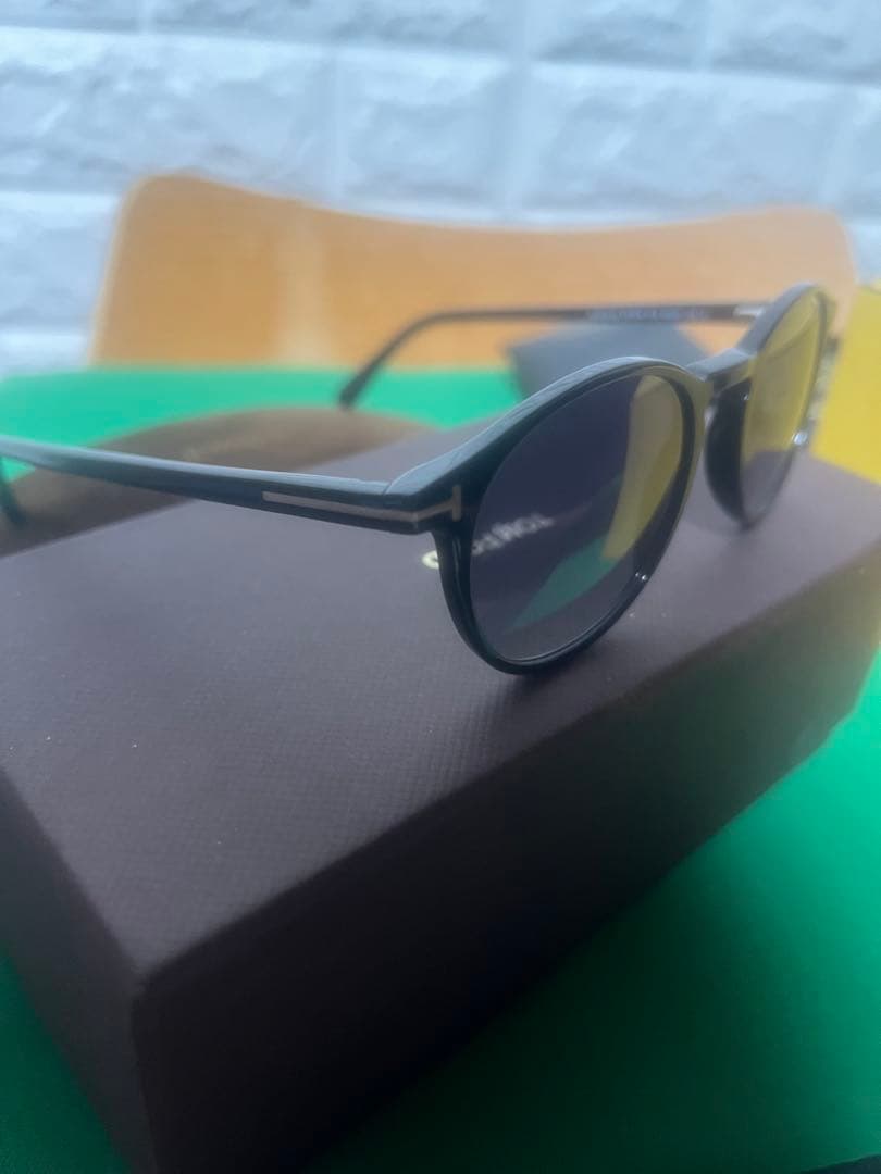 ［正規品］トムフォードサングラス TF539 01B