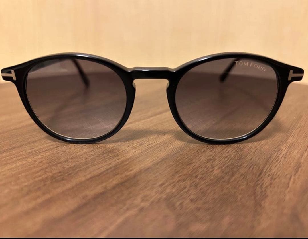 ［正規品］トムフォードサングラス TF539 01B