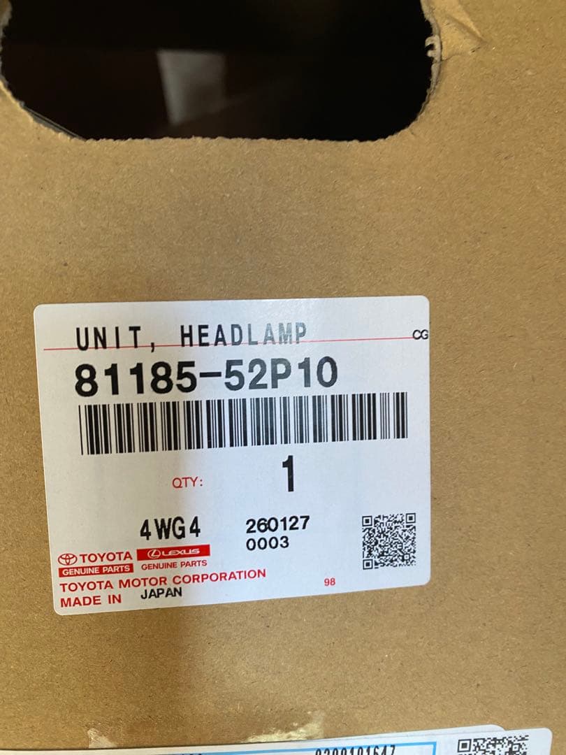 シエンタ　左ヘッドライト