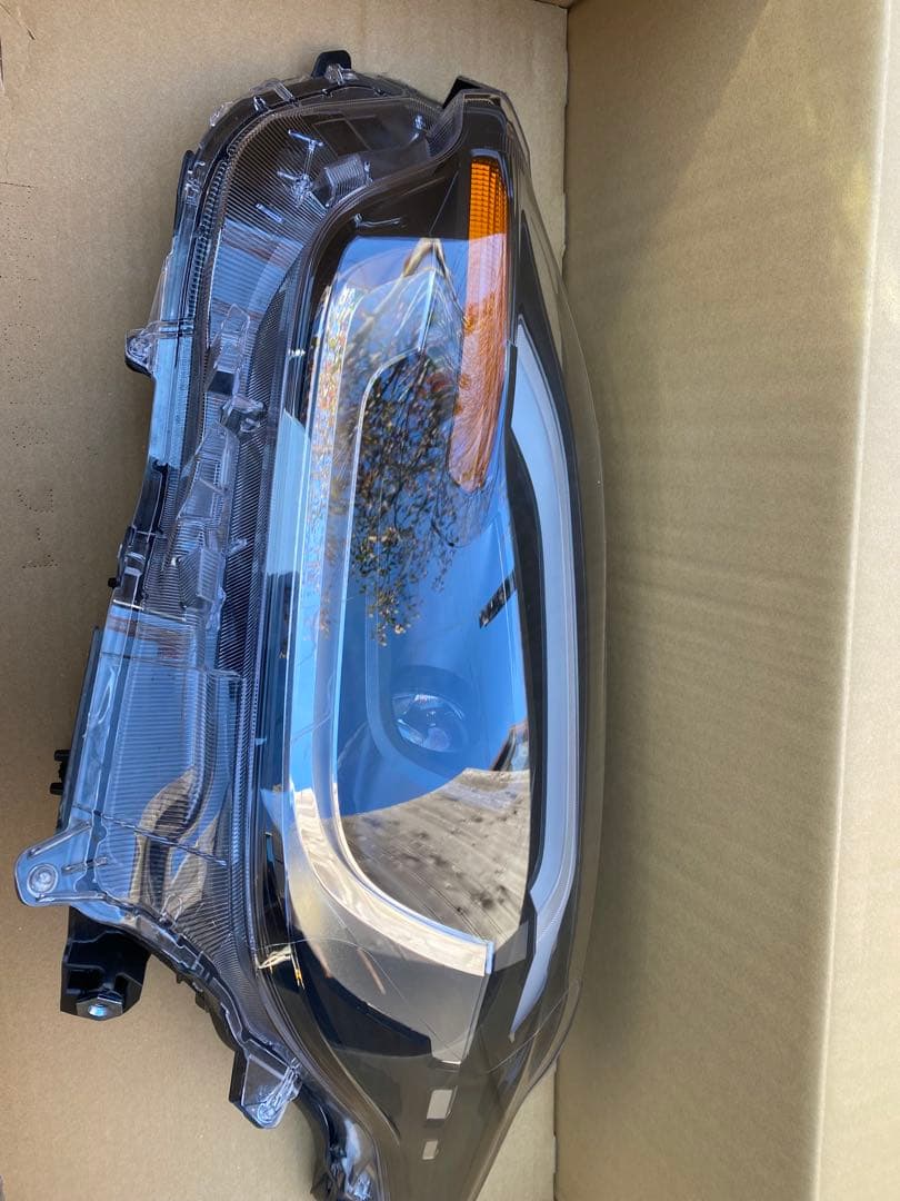 シエンタ　左ヘッドライト