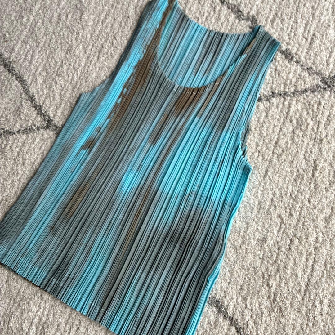 イッセイミヤケ　プリーツタンクトップ 青と茶色　M