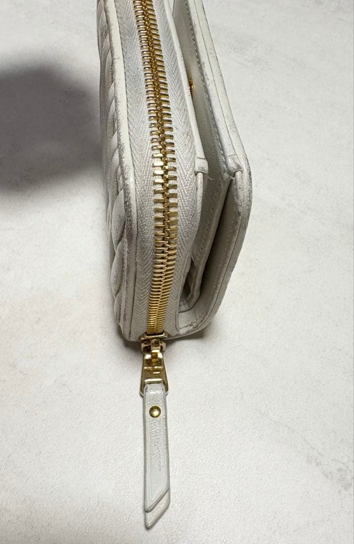MIU MIU マテラッセ レザー 財布