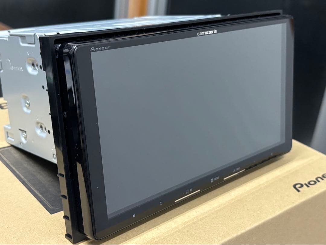 カロッツェリア　カーナビ AVIC-RQ722 楽ナビ 9インチ