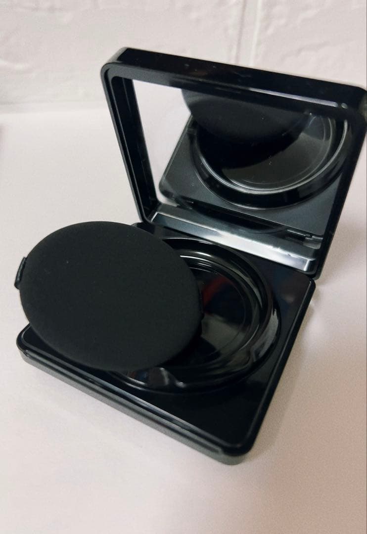 ジバンジー　GIVENCHY ソワンノワール UVコンパクト（日焼け止め）