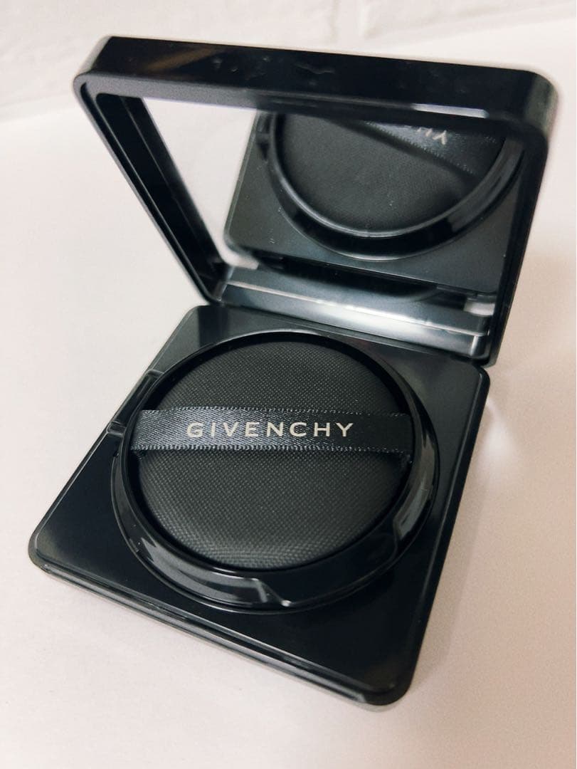 ジバンジー　GIVENCHY ソワンノワール UVコンパクト（日焼け止め）