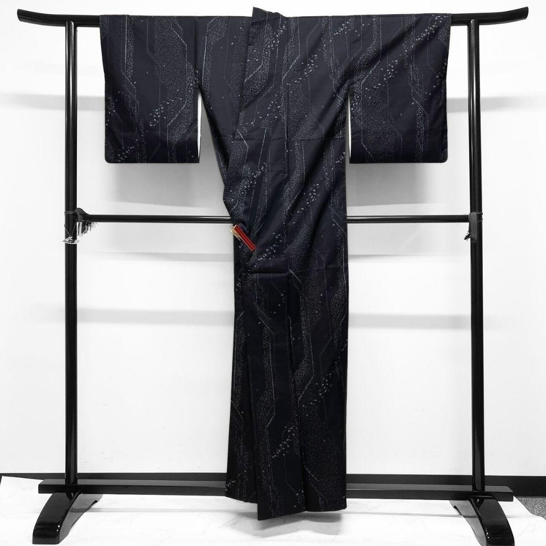 大島紬　幾何学　花びら　花吹雪　小紋　着物　092w p