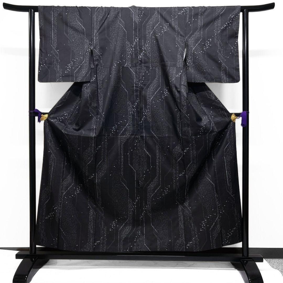 大島紬　幾何学　花びら　花吹雪　小紋　着物　092w p