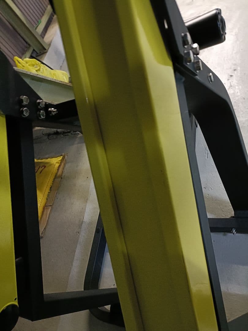 アイソラテラルローロー　シーテッドロー　トレーニングマシン　ジム