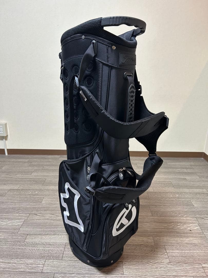 スタンド式キャディバック　人気のブラック！軽量で旅行用や気分転換のサブバックに！