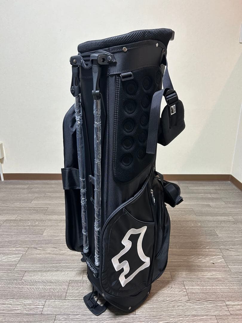 スタンド式キャディバック　人気のブラック！軽量で旅行用や気分転換のサブバックに！
