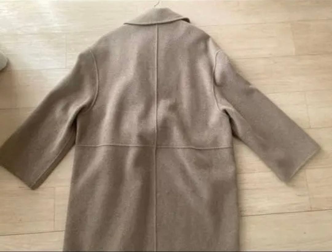 ベージュ ダブルブレスト チェスターコート