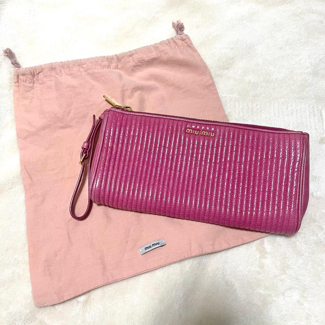 MIU MIU　ミュウミュウ　クラッチバッグ