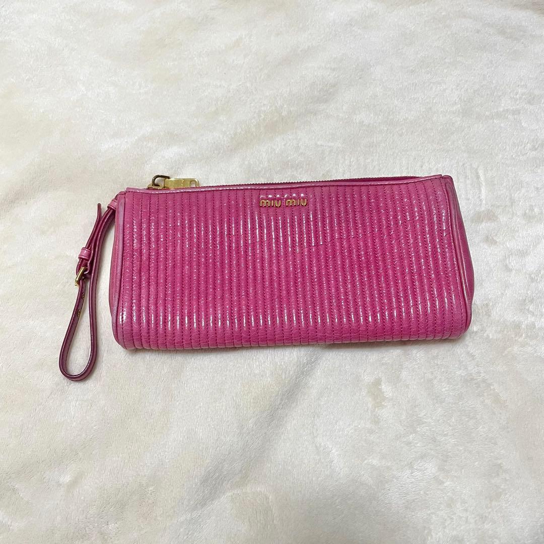 MIU MIU　ミュウミュウ　クラッチバッグ