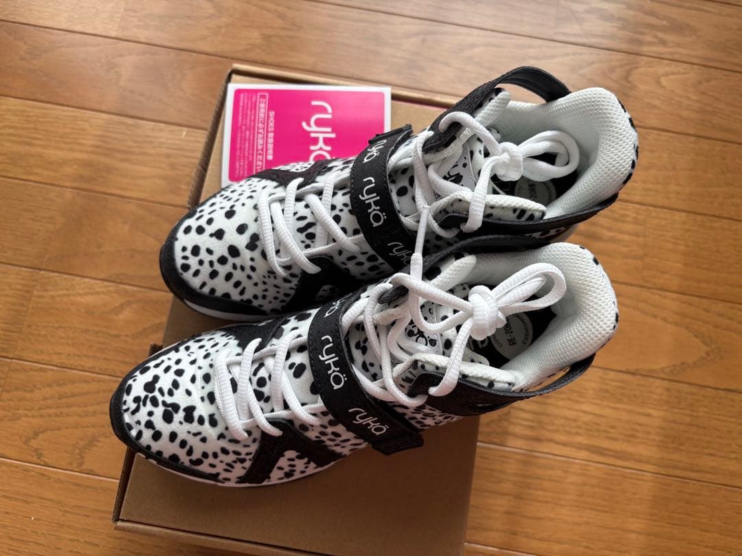 やきにく【未使用】ryka テナシティー　ダルメシアン　23.3cm