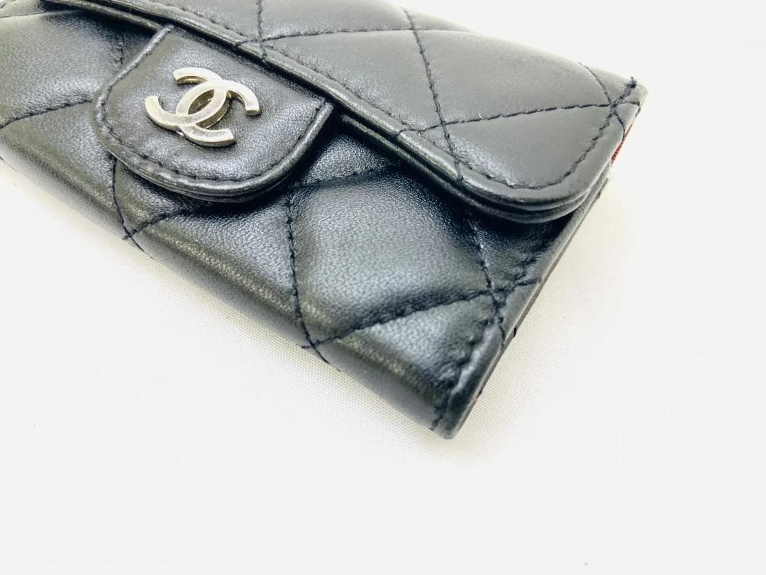 ほぼ新品CHANELマテラッセ キルティングキーホルダーケース