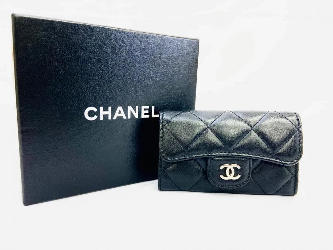 ほぼ新品CHANELマテラッセ キルティングキーホルダーケース