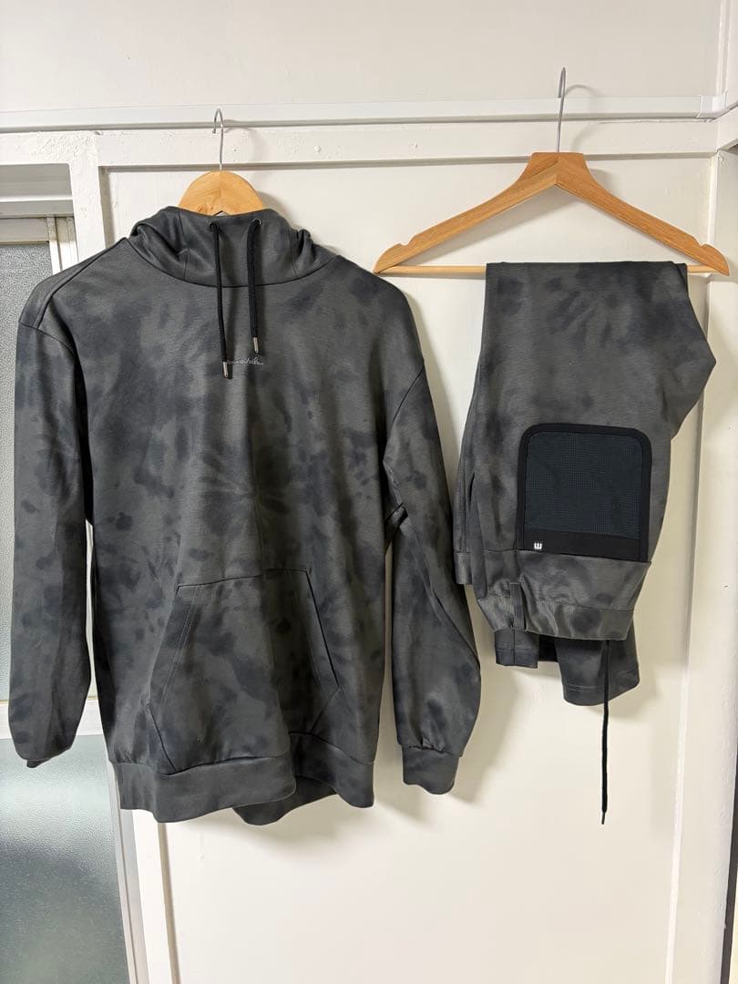 トラビスマシュー　Travis Mathewタイダイ模様 セットアップ