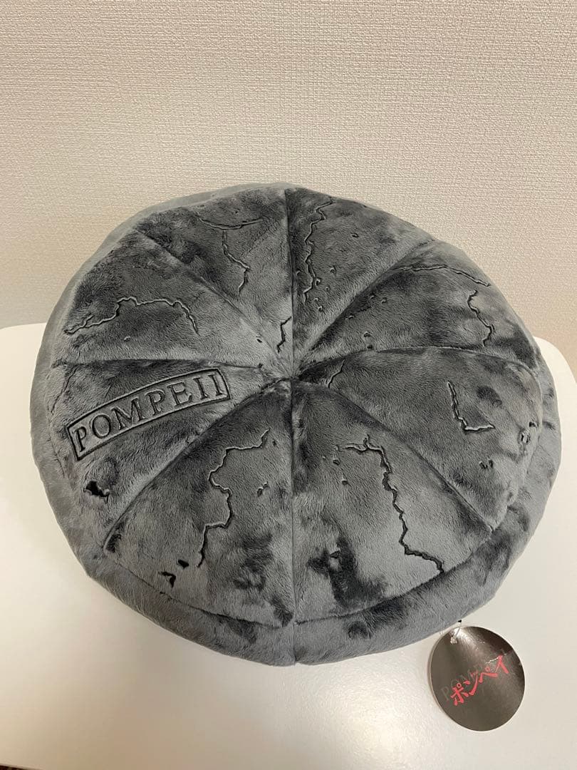 【即購入可】ポンペイ 炭化したパン クッション タグ付き
