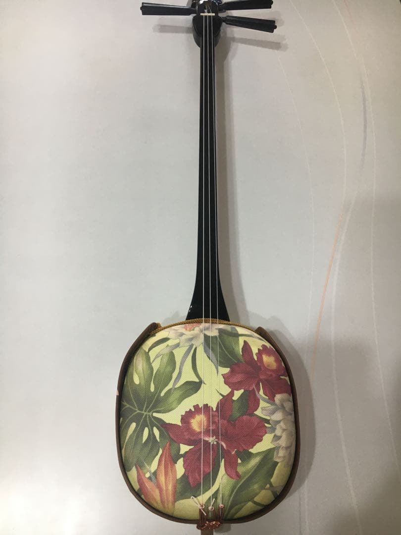 花柄で可愛い三線本体 ケース、教材付き