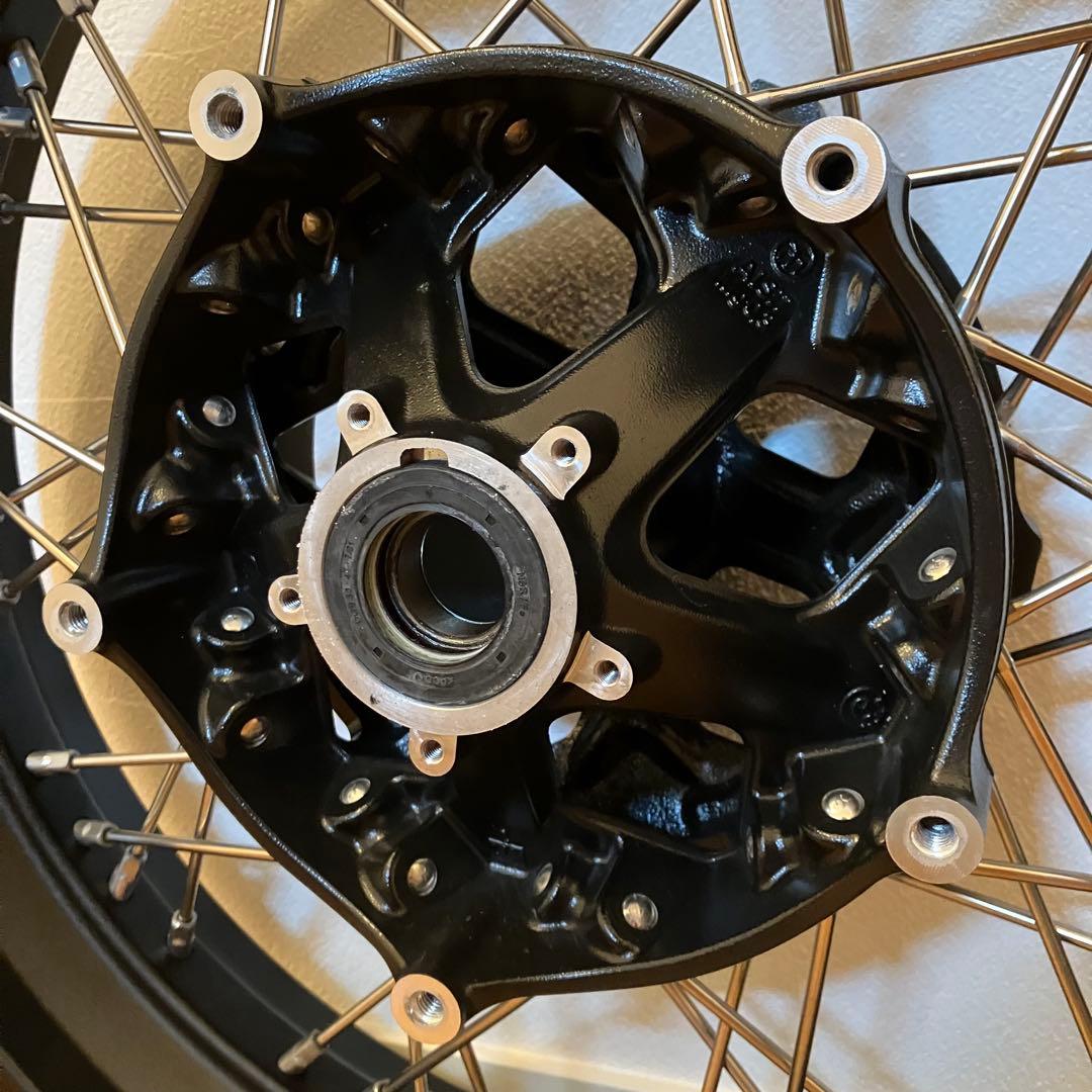 T*i様  RnineT 純正フロントホイール