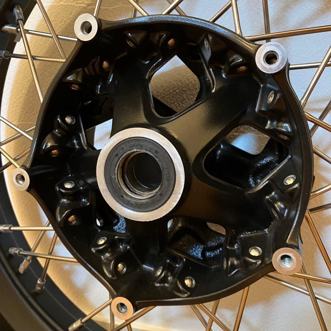 T*i様  RnineT 純正フロントホイール