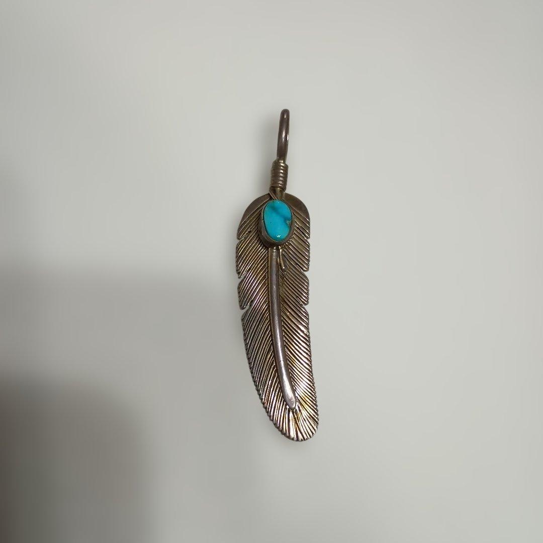 ハーヴィーメイス　ターコイズ付きフェザーネックレス