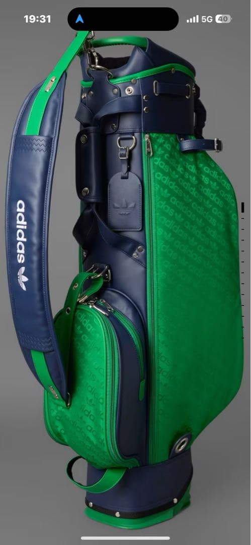 adidas コンパクトモノグラムスタンドバッグ