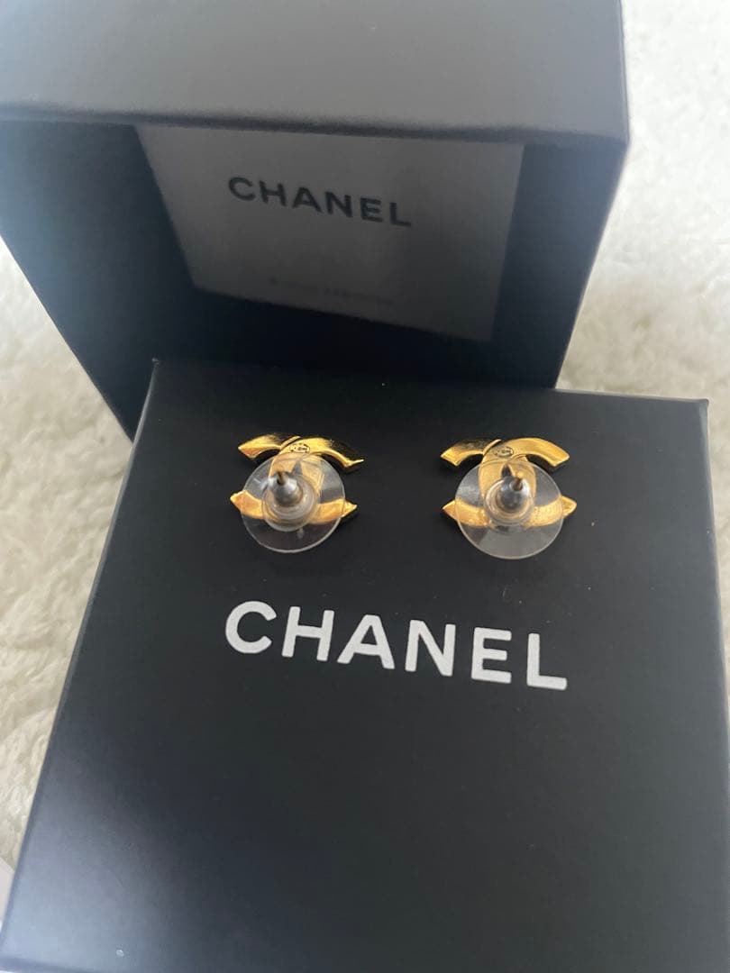 【確実正規品】CHANEL ゴールド ダブルCロゴピアス
