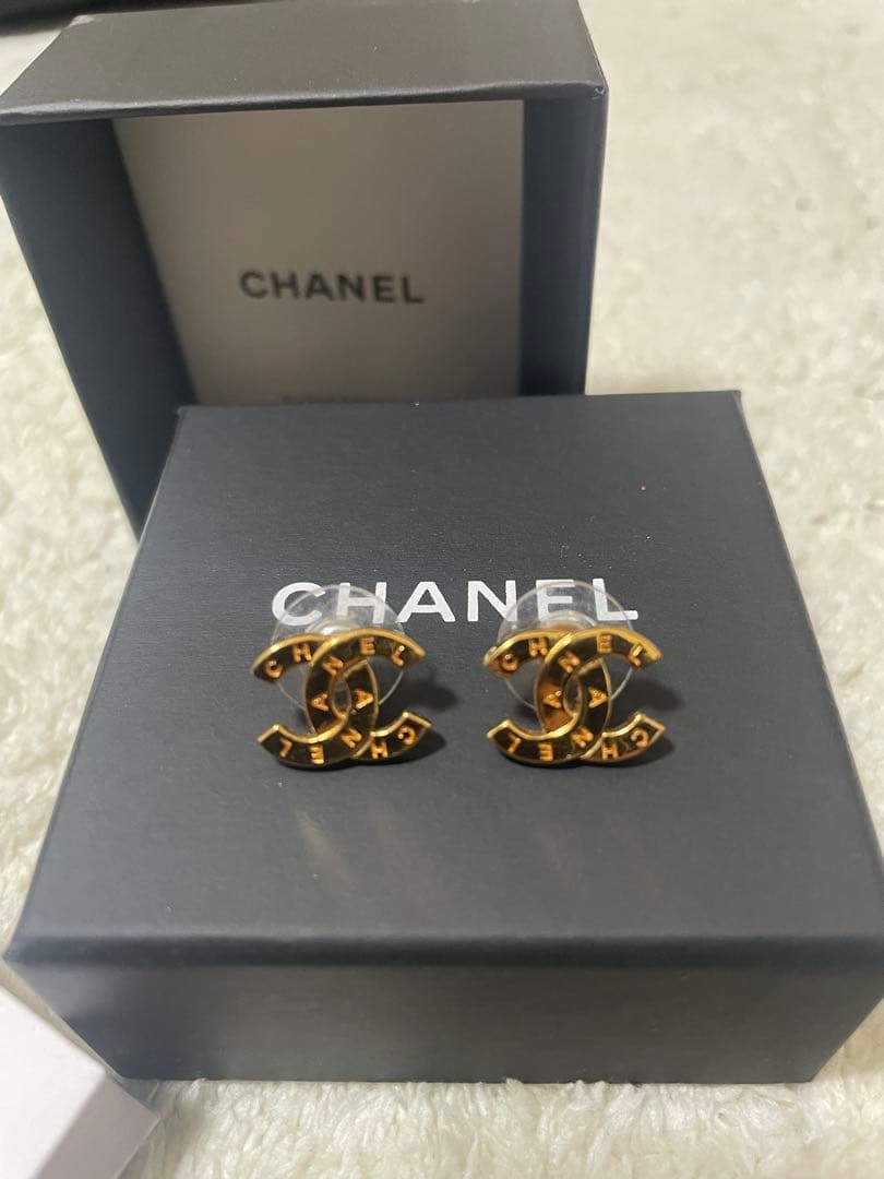 【確実正規品】CHANEL ゴールド ダブルCロゴピアス