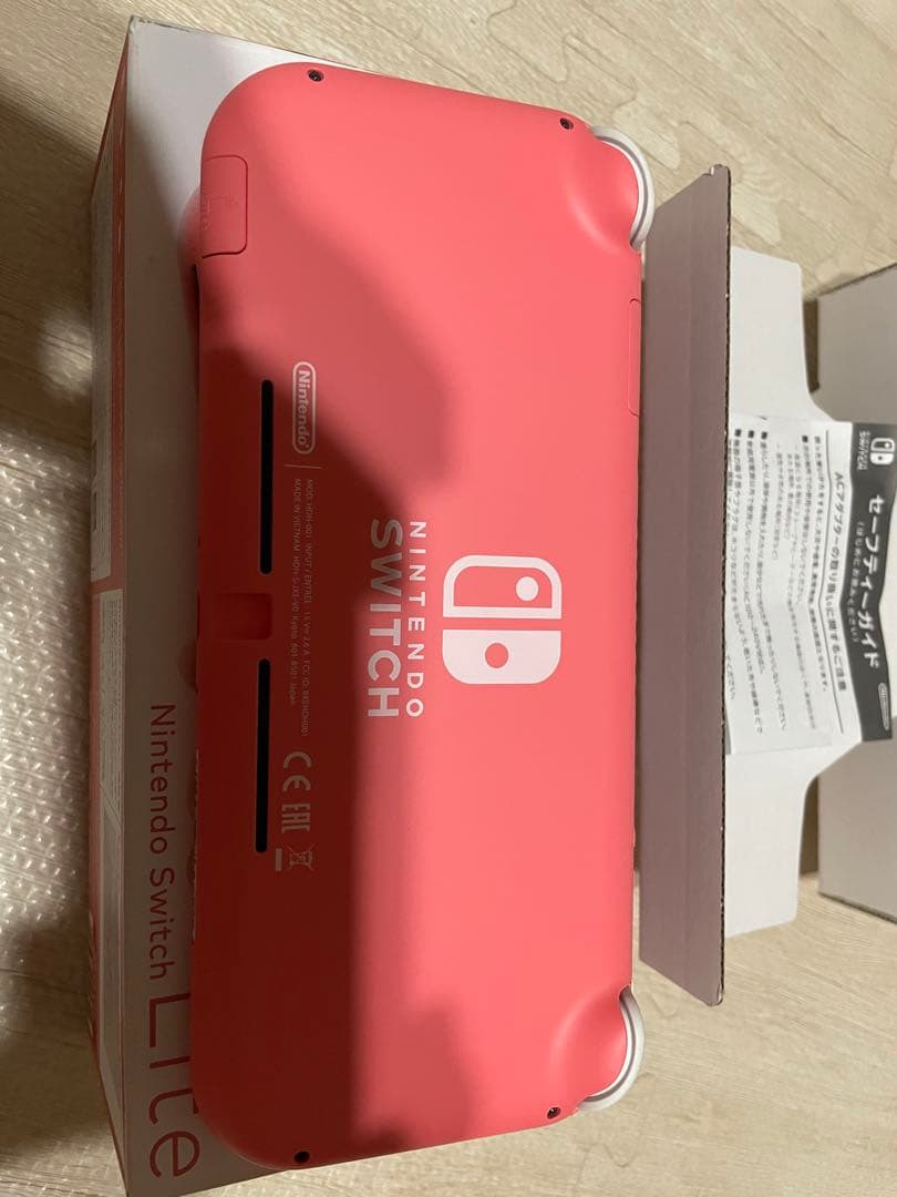 Nintendo Switchライト コーラル