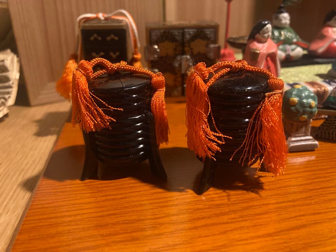 小さい小さい雛人形と雛道具