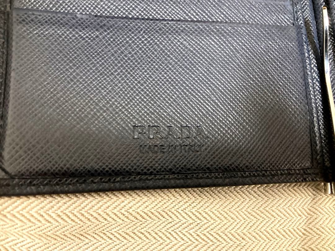 PRADA　マネークリップ付サフィアーノトライアングル 財布 黒(正規品)