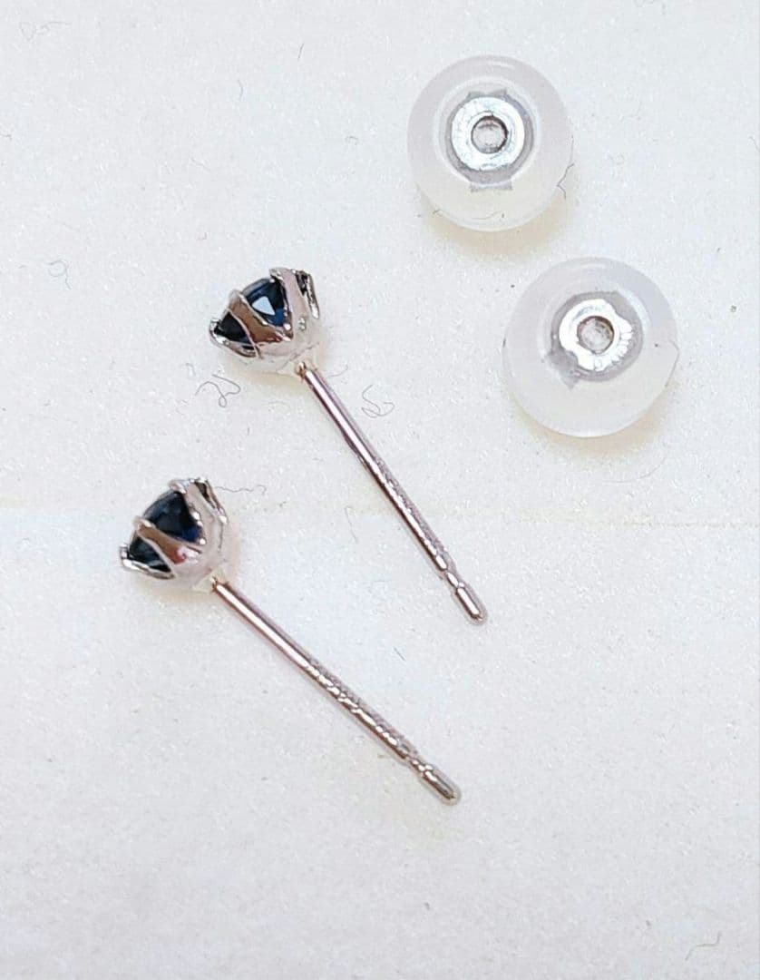 未使用品 pt900 天然ブルーサファイア ピアス