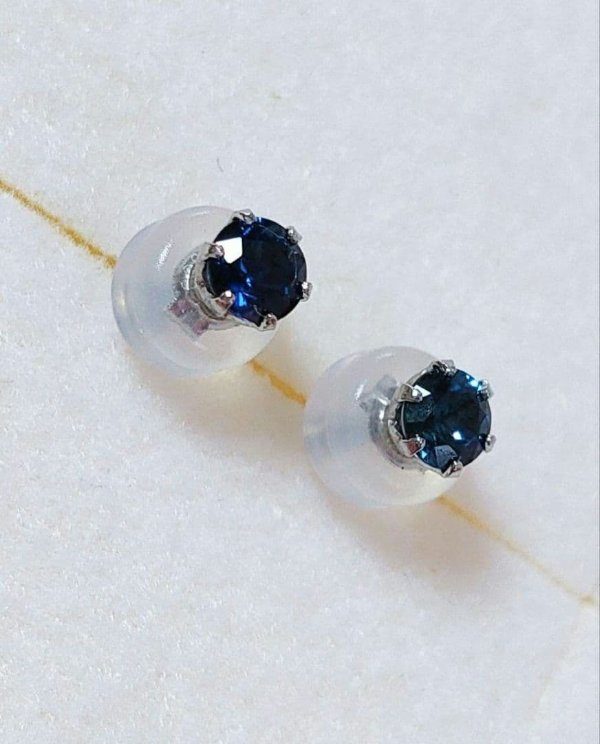 未使用品 pt900 天然ブルーサファイア ピアス