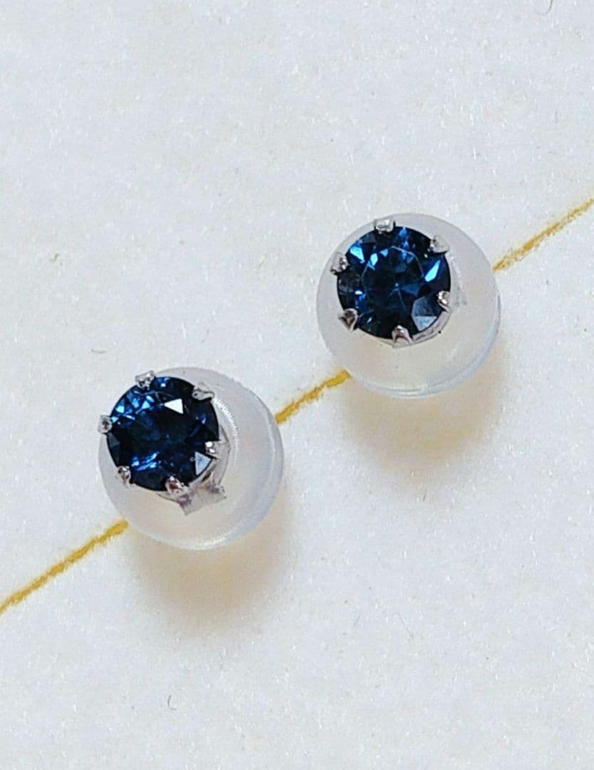 未使用品 pt900 天然ブルーサファイア ピアス