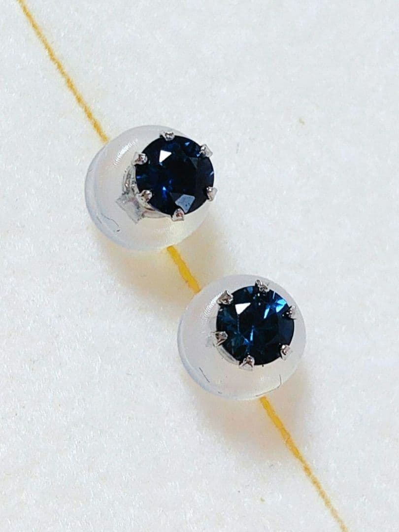 未使用品 pt900 天然ブルーサファイア ピアス