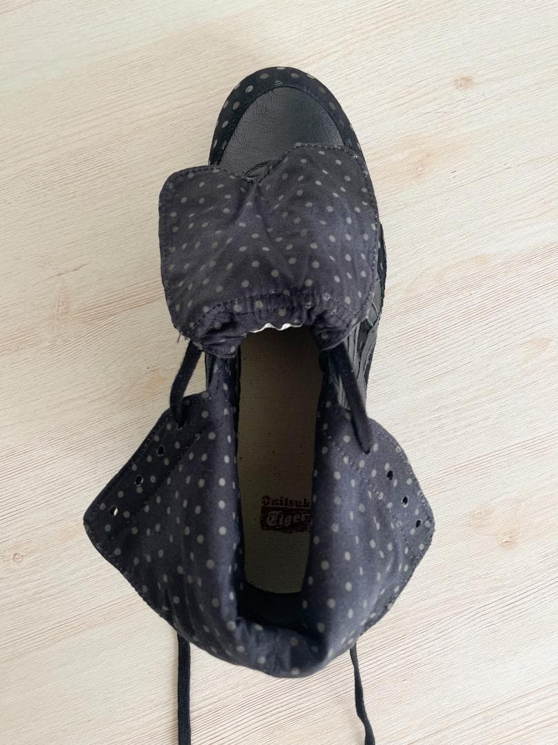 ドット☆オニツカタイガー☆23.5cm☆ハイカットスニーカー☆新品タグ付き