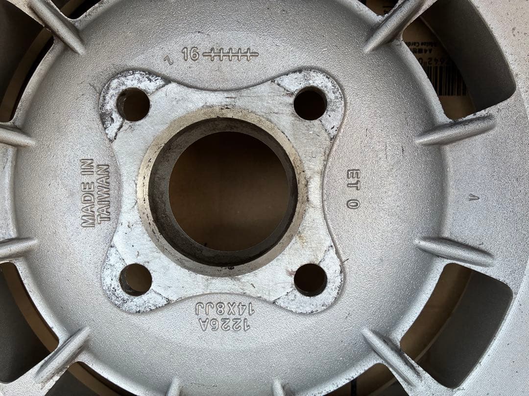 復刻版旧車　TOSCO トスコ14インチホイール　　　114.3 4H 8J