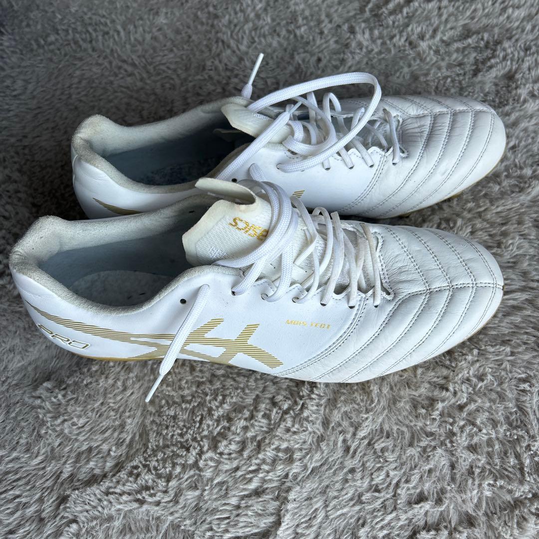 ASICS エックスフライ サッカーシューズ ホワイト/ゴールド