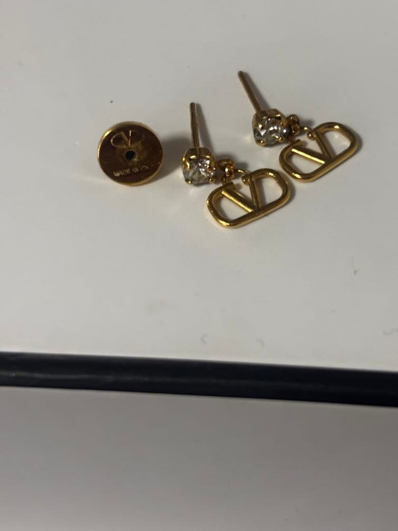 VALENTINO Vロゴ シグネチャー ピアス