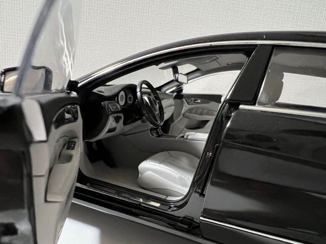 Norev 1/18 Mercedes Benz CLS ディーラー仕様