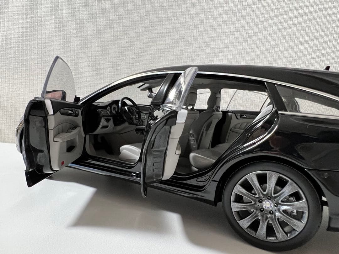 Norev 1/18 Mercedes Benz CLS ディーラー仕様
