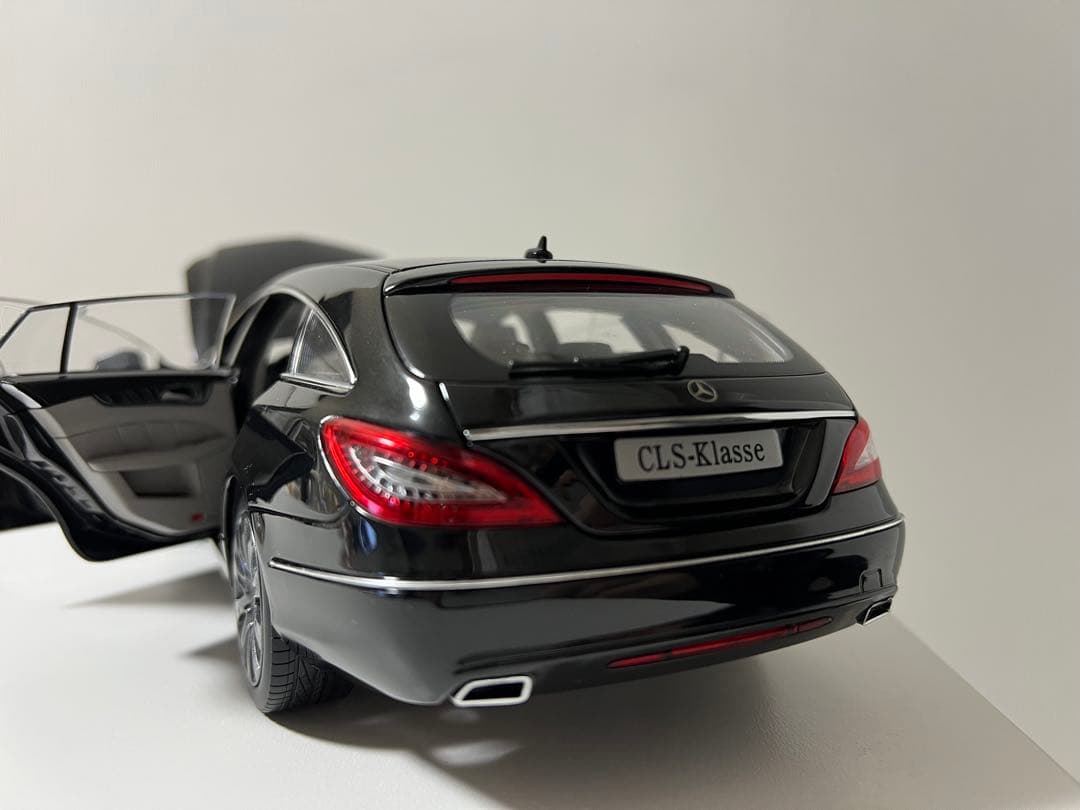 Norev 1/18 Mercedes Benz CLS ディーラー仕様