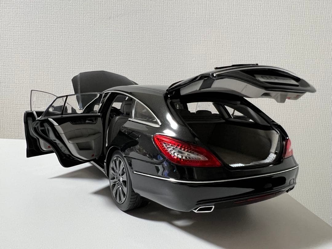 Norev 1/18 Mercedes Benz CLS ディーラー仕様